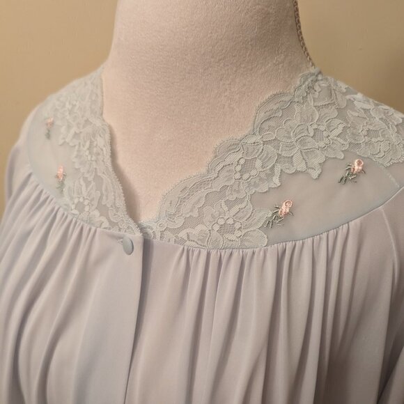 VINTAGE Shadow Line robe, light blue, nylon, rose details, size Large - Picture 4 of 13